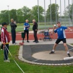 Sportabzeichenabnahme-Kugelstoßen-300×250