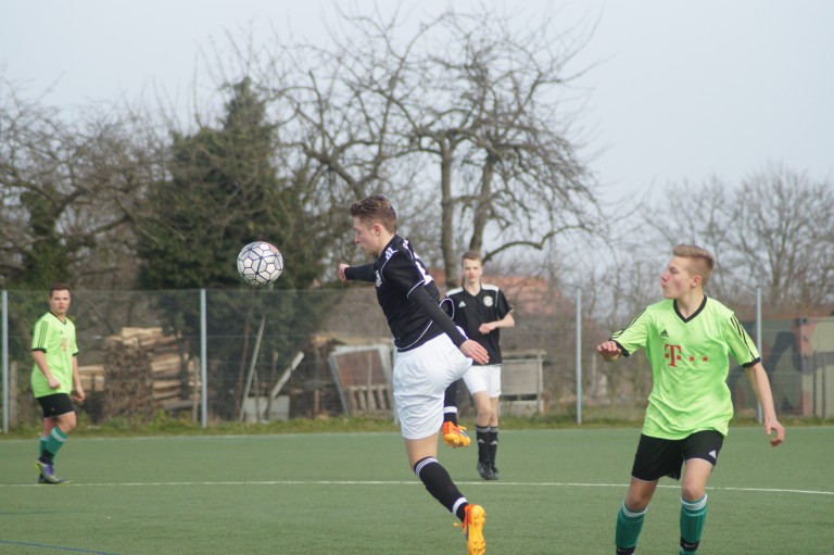 B1-Fußballjunioren: im Pokal weiter und im Punkterennen 8:0 gewonnen