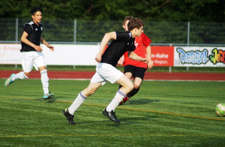 B1-Junioren: 2:0 in Laubenheim gewonnen dank toller erster Halbzeit
