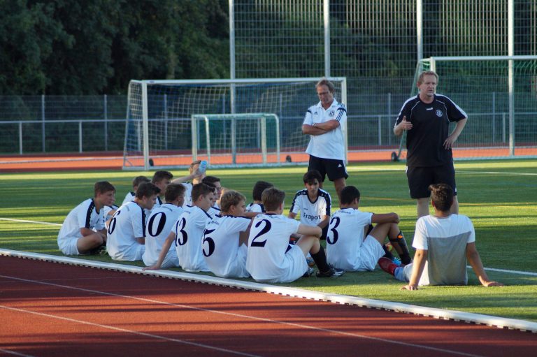 B1-Fußballjunioren auf Vorbereitungs-Zielgeraden: 3:0 gegen Wiesbaden-Dotzheim