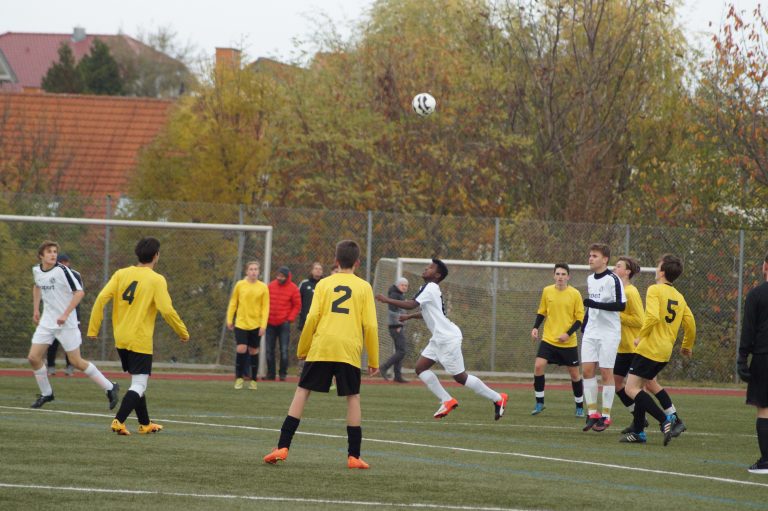 B1-Fußballjunioren siegen beim Tabellenzweiten verdient mit 2:0
