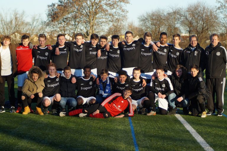 B1-Fußballjunioren holen sich mit 5:0 gegen Frei-Weinheim die Herbstmeisterschaft