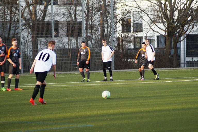 B1-Fußballjunioren souverän beim 8:1 im Mombach