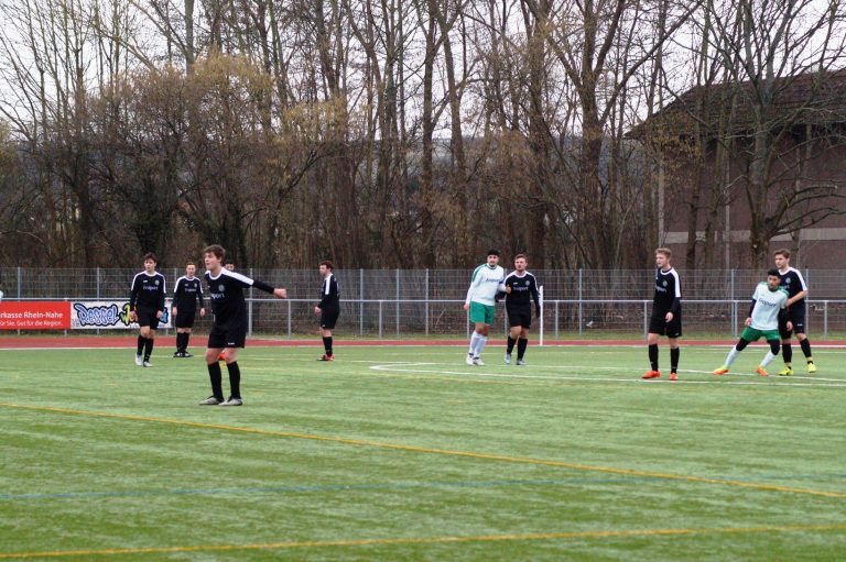Erst schwach, dann mittelmäßig: A-Junioren spielen gegen Mainz-Kastel 0:0