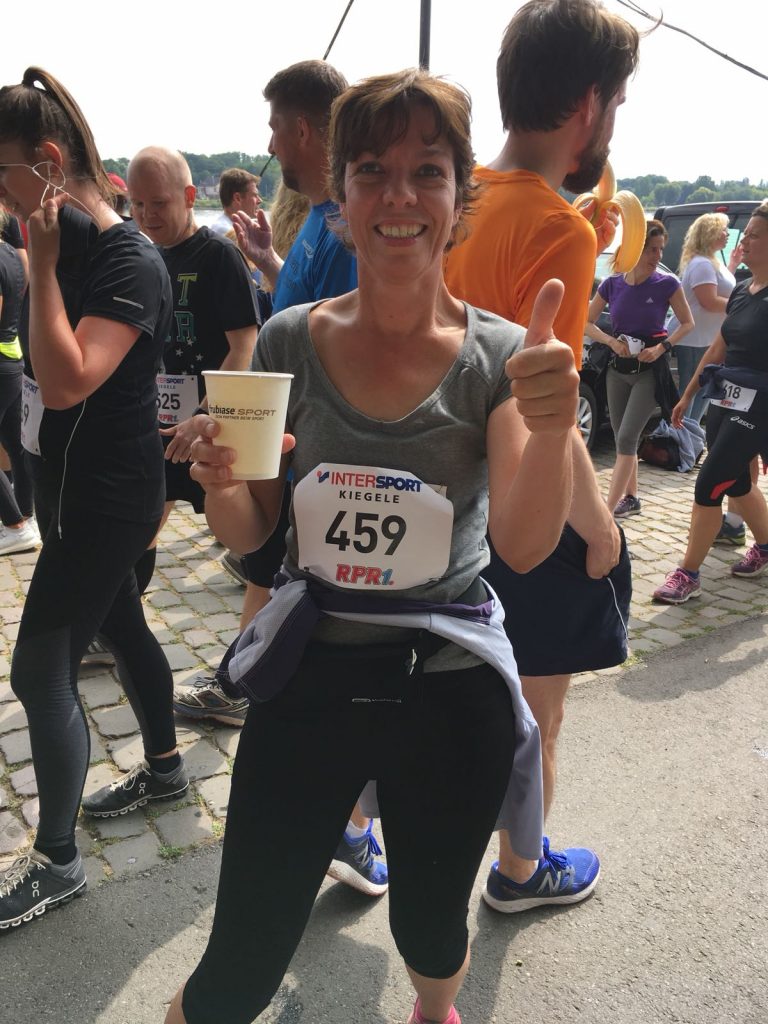 Zwei erfolgreiche Läuferinnen beim Drei-Brücken-Lauf