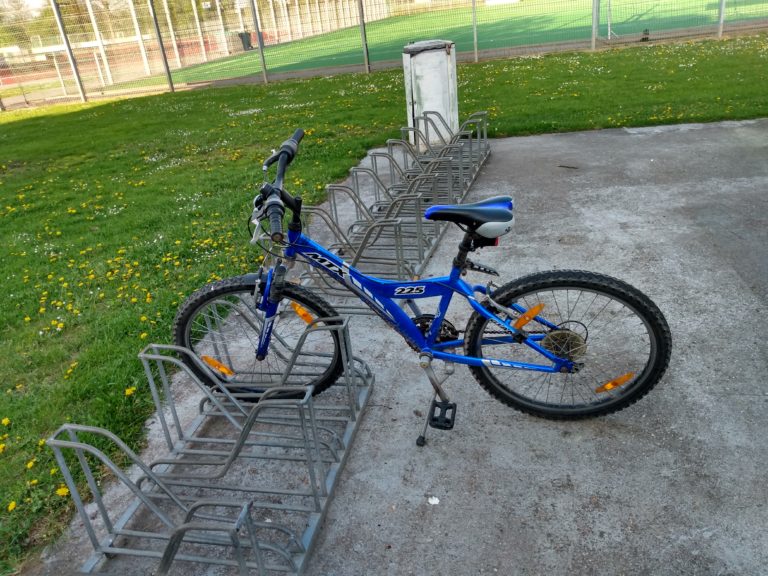 Herrenloses Kinderfahrrad